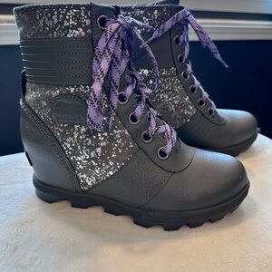 Sorel Black and Purple Speckled Lace-Up Boots